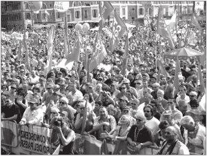 Masiva marcha en Roma, Italia, convocada por la central sindical CGIL
